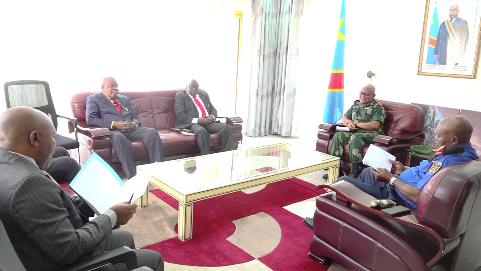LE GOUV NK RECEVANT LA DELEGATION DE LA BDEGL