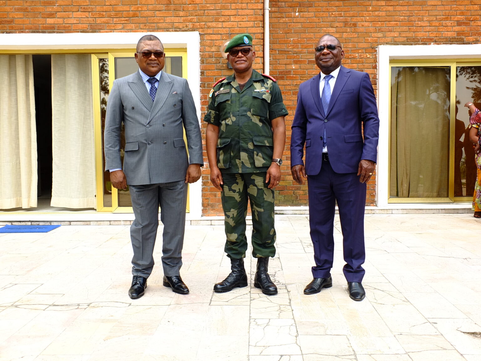LE GOUV C NDIMA ENTOURE DU 1ER PSDT DE LA C AP ET PROREP PRES LA C AP