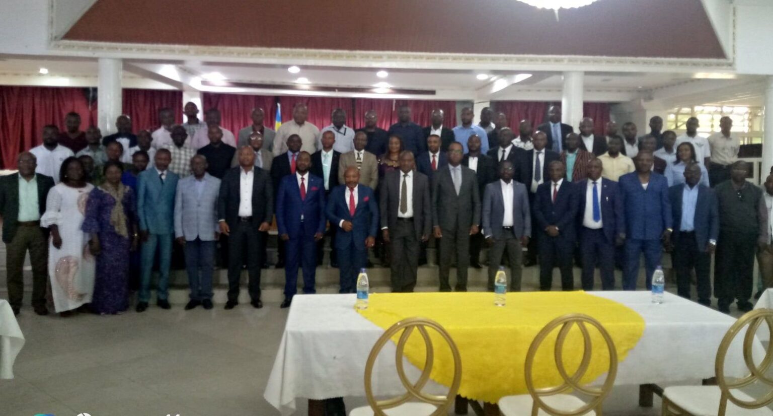 LES PARTICIPANTS AU DIALOGUE FISCAL ENTRE GVNMT PROV ET PETITS COMCANTS DE BENI-BBO