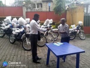 Prévention et réponses aux VBG : Le Fonds social de la RDC dote le consortium du Nord-Kivu de 13 motos supplémentaires