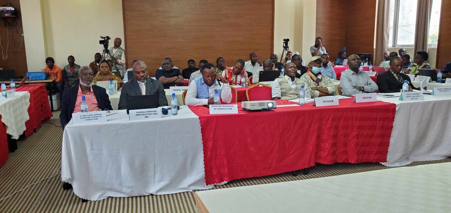 VUE DES OFFICIELS AUX TRAVAUX D EVALUATION PASANK1